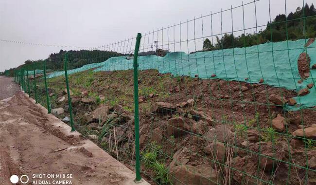 鐵絲網圍欄安裝圖一1.jpg